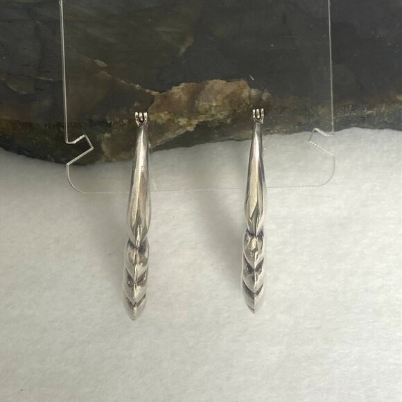 Sterling Silver 925 1.5" Hollow Scalloped Hinged Hoop Earrings - Picture 5 of 16